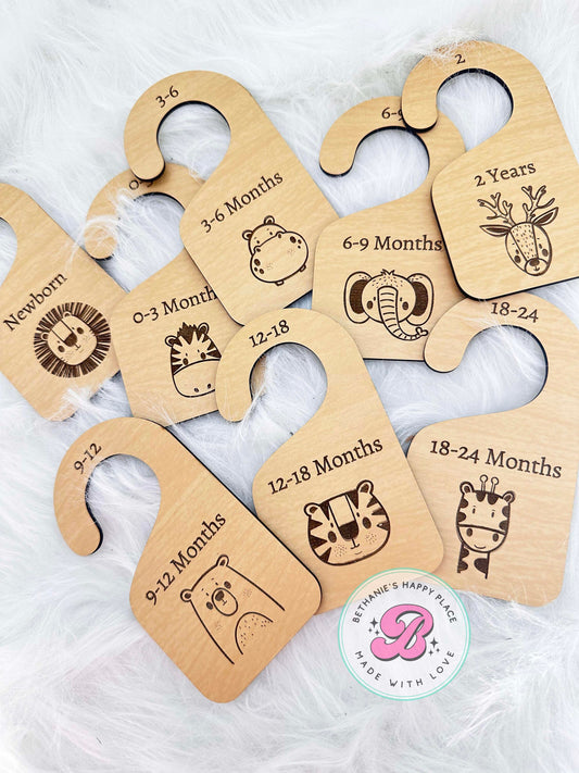 Baby wood closet dividers, baby animal clothes size hangers, closet organizers, baby gift, shower gifts, newborn-2 years, organize layette